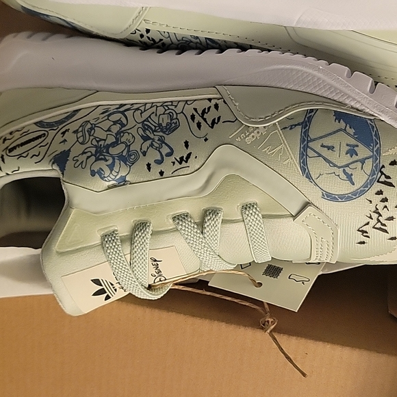 New in box adidas x disney mickey Pluto sneakers originals flex shoes - Picture 3 of 6